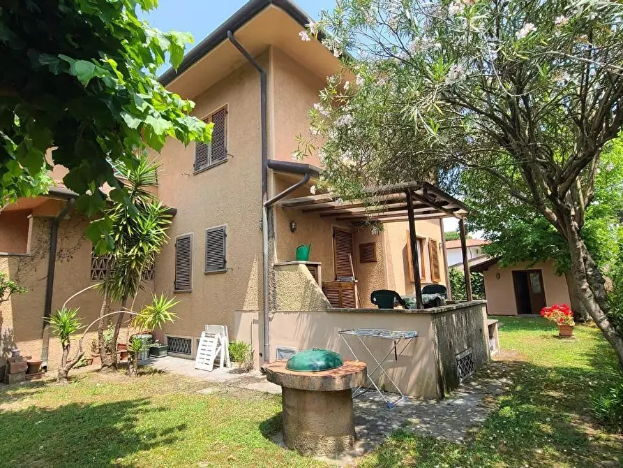 Immagine 9 di Casa trifamiliare in affitto  a Pietrasanta