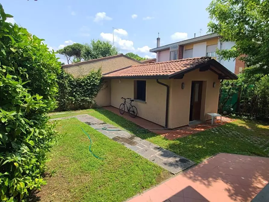 Immagine 5 di Casa trifamiliare in affitto  a Pietrasanta