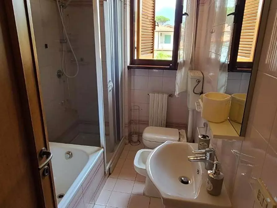 Immagine 22 di Casa trifamiliare in affitto  a Pietrasanta