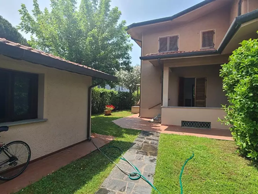 Immagine 3 di Casa trifamiliare in affitto  a Pietrasanta
