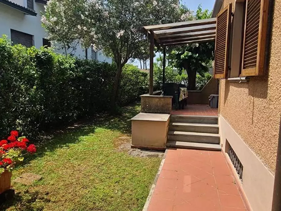 Immagine 4 di Casa trifamiliare in affitto  a Pietrasanta