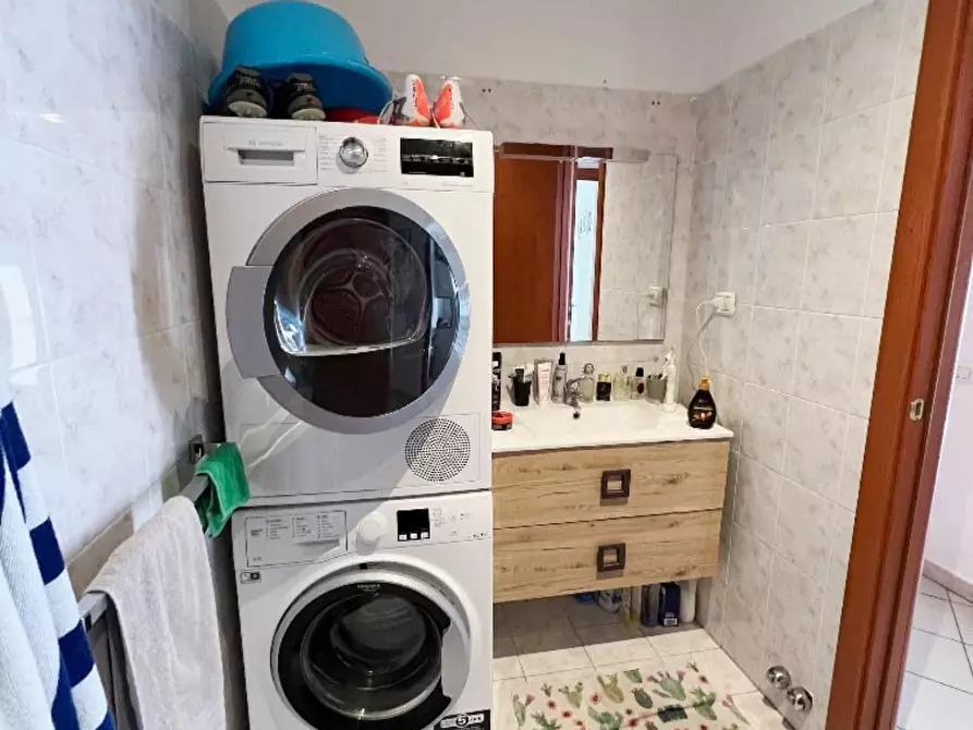 Immagine 18 di Appartamento in vendita  a La Spezia