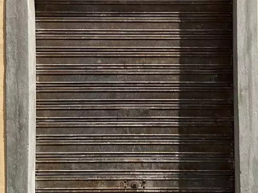 Immagine 1 di Locale commerciale in vendita  a Pisa