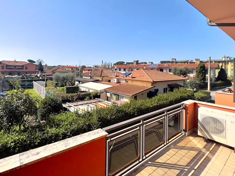 Immagine 9 di Appartamento in vendita  a Pietrasanta