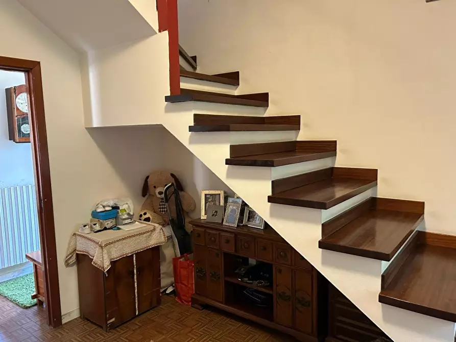 Immagine 2 di Villa in vendita  a Carrara