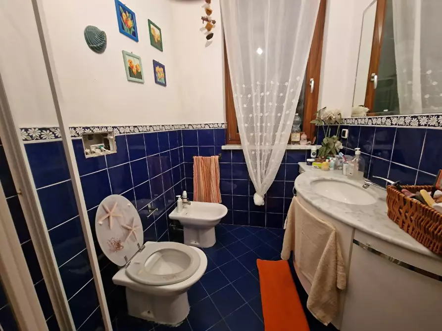 Immagine 9 di Villa in vendita  a Carrara