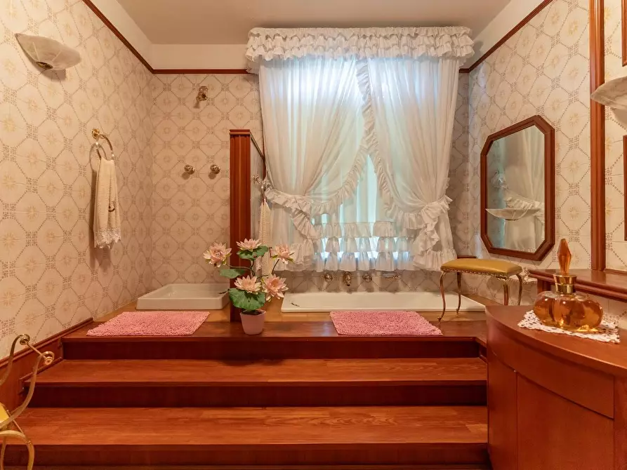 Immagine 21 di Villa in vendita  a Vinci