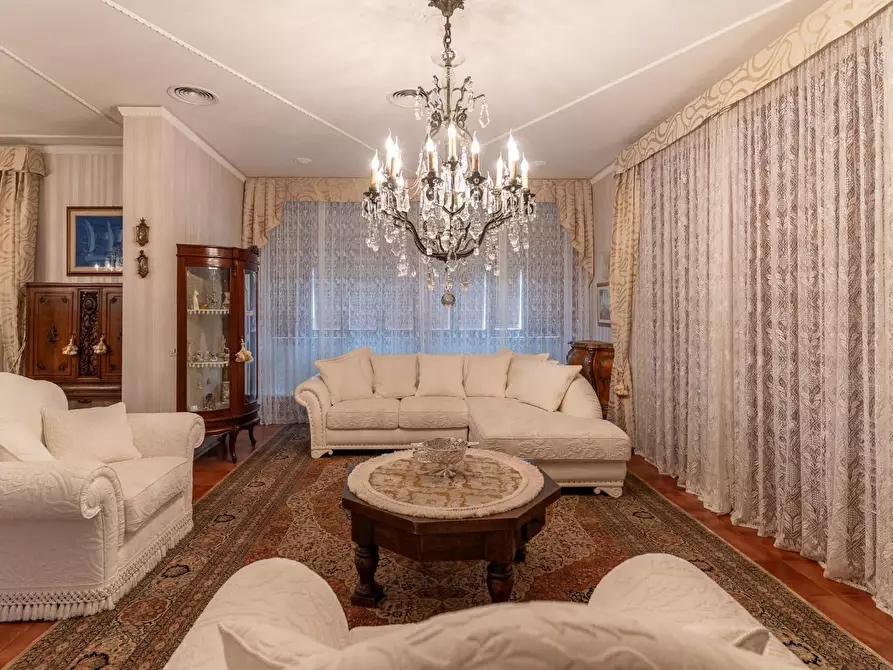 Immagine 12 di Villa in vendita  a Vinci