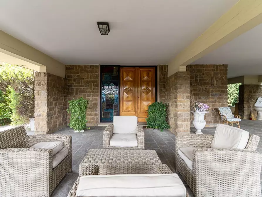 Immagine 2 di Villa in vendita  a Vinci