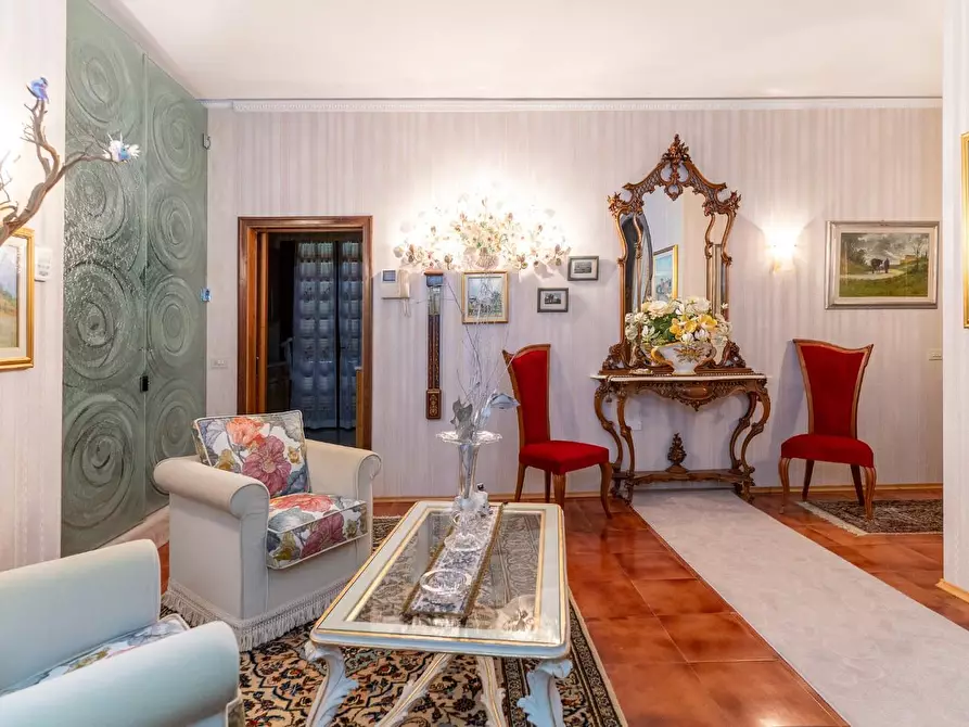 Immagine 10 di Villa in vendita  a Vinci