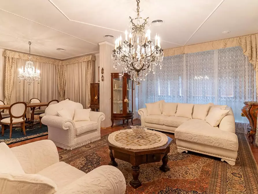 Immagine 11 di Villa in vendita  a Vinci