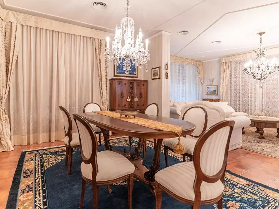 Immagine 17 di Villa in vendita  a Vinci