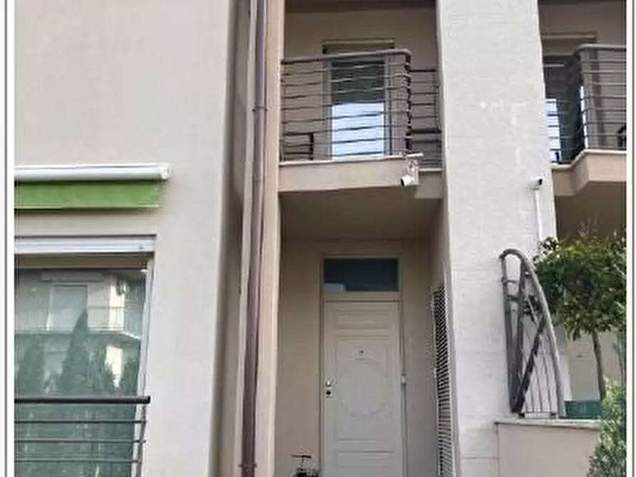 casa indipendente in vendita a Camaiore in zona Lido di Camaiore