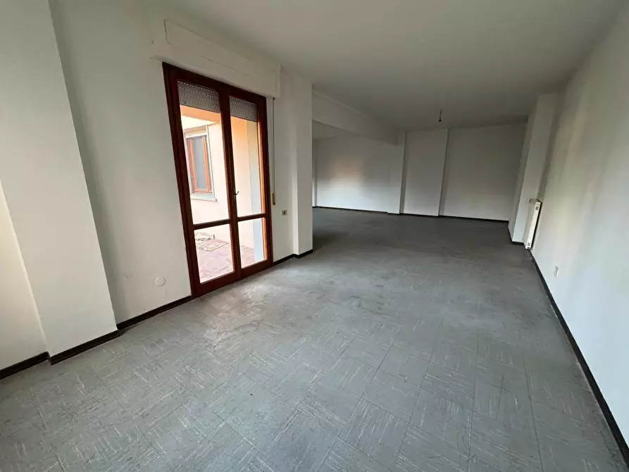 Immagine 4 di Ufficio in affitto  a Pontedera