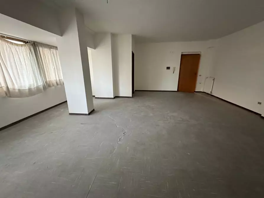 Immagine 2 di Ufficio in affitto  a Pontedera