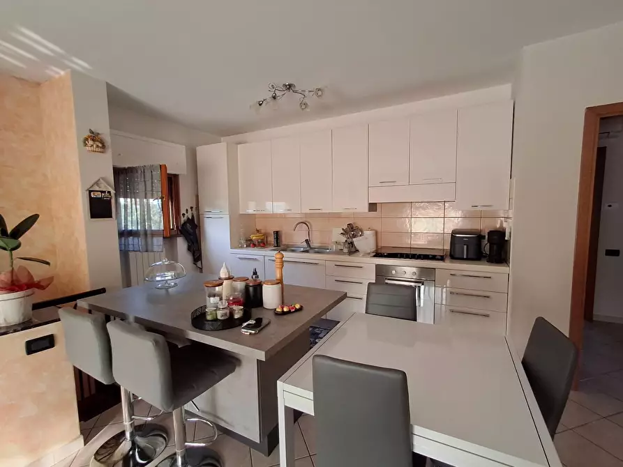 Immagine 2 di Appartamento in vendita  a Capraia E Limite