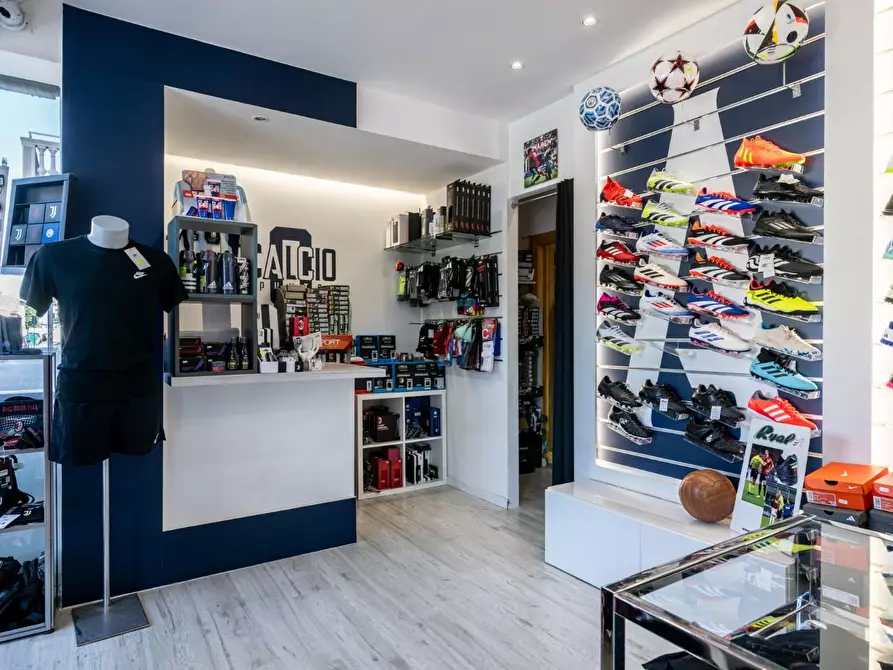 Immagine 9 di Attività commerciale in vendita  a Cascina