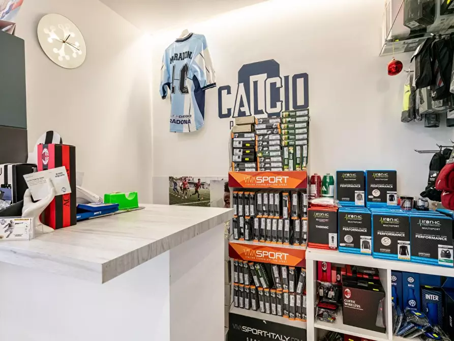 Immagine 11 di Attività commerciale in vendita  a Cascina