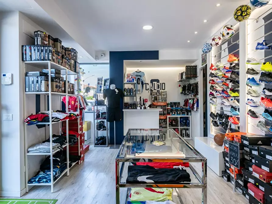 Immagine 8 di Attività commerciale in vendita  a Cascina