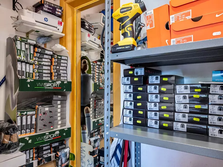 Immagine 19 di Attività commerciale in vendita  a Cascina