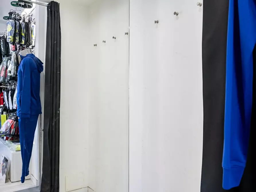 Immagine 21 di Attività commerciale in vendita  a Cascina