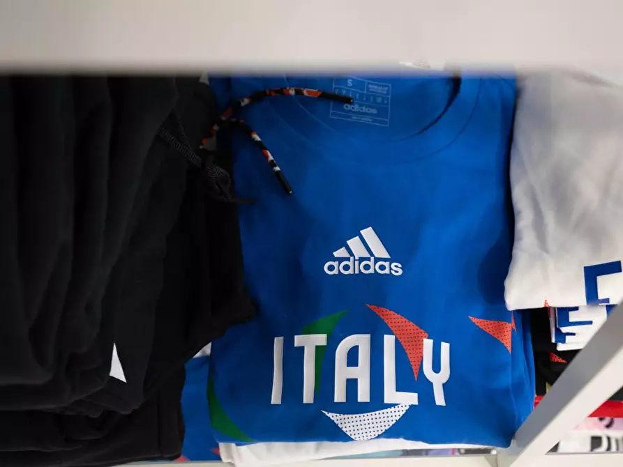 Immagine 16 di Attività commerciale in vendita  a Cascina