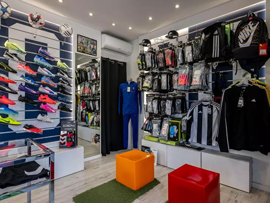 Immagine 3 di Attività commerciale in vendita  a Cascina