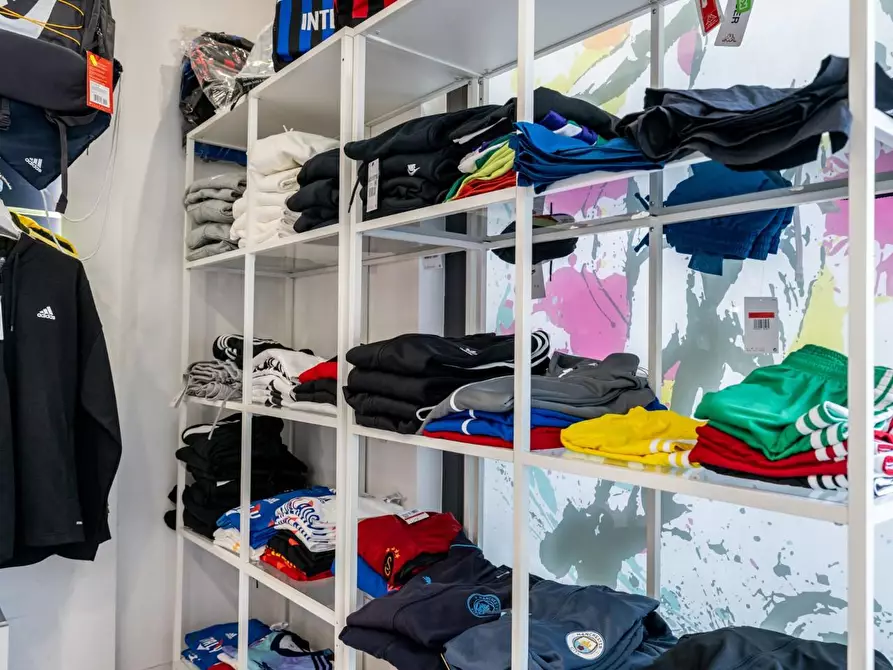 Immagine 12 di Attività commerciale in vendita  a Cascina