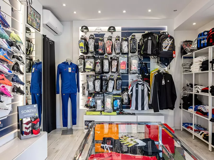 Immagine 7 di Attività commerciale in vendita  a Cascina