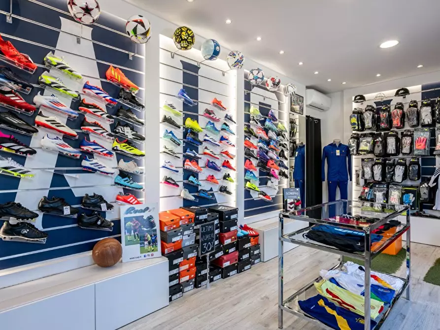 Immagine 5 di Attività commerciale in vendita  a Cascina