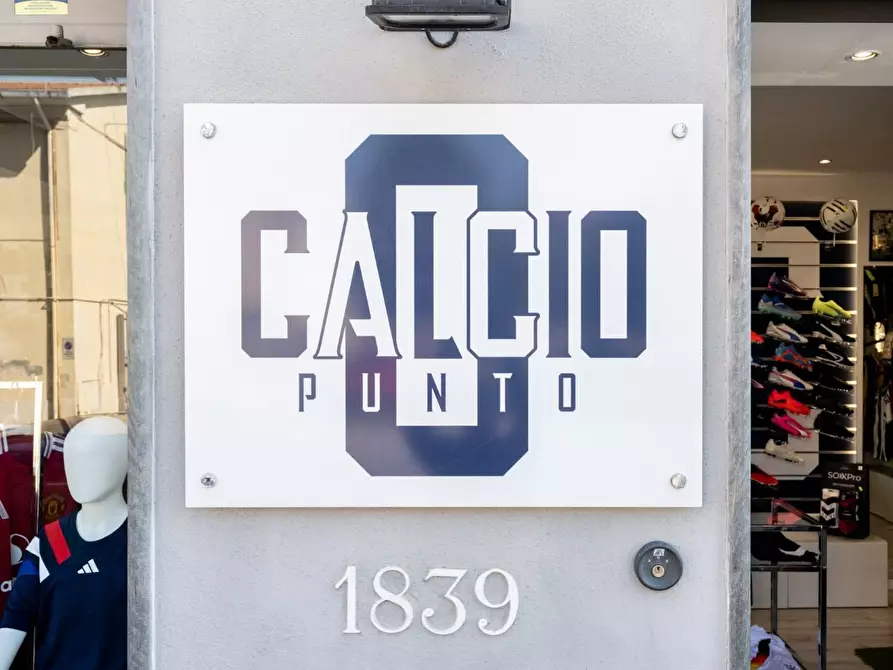 Immagine 24 di Attività commerciale in vendita  a Cascina