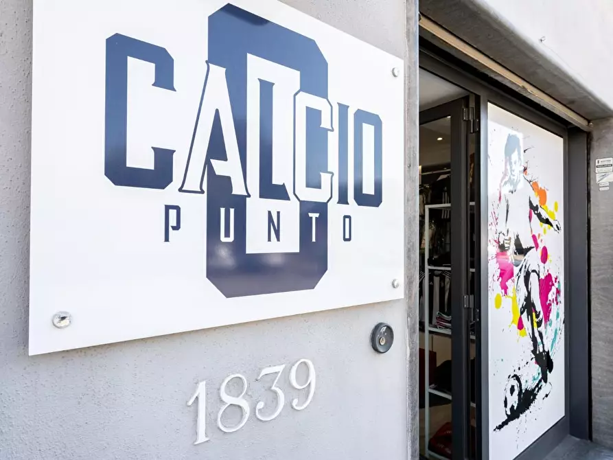 Immagine 25 di Attività commerciale in vendita  a Cascina