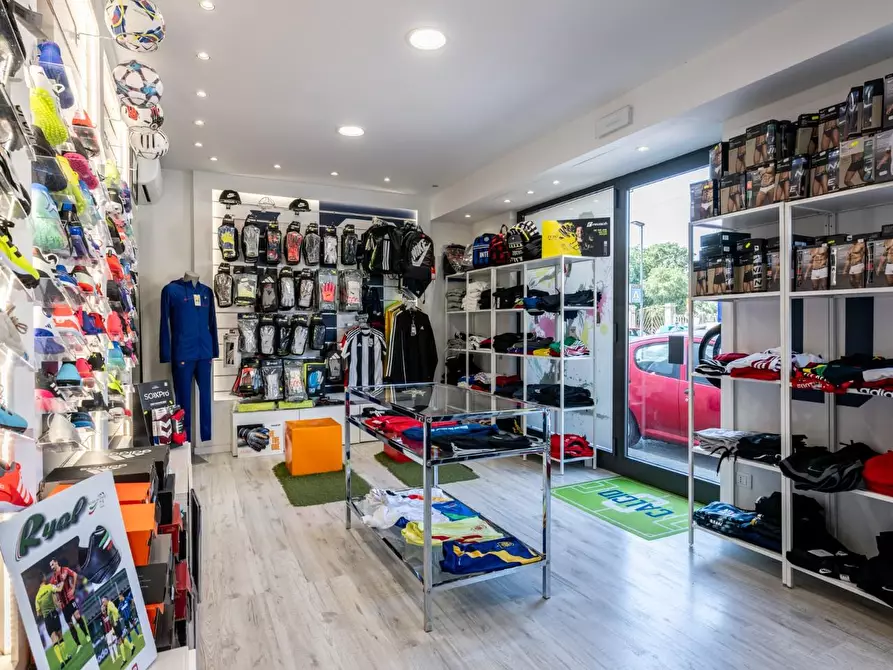 Immagine 6 di Attività commerciale in vendita  a Cascina