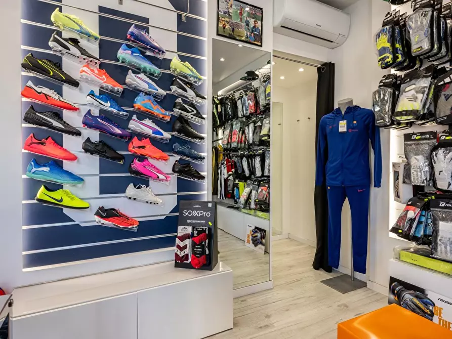 Immagine 22 di Attività commerciale in vendita  a Cascina