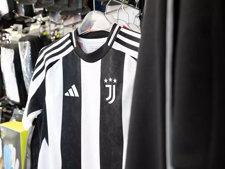 Immagine 14 di Attività commerciale in vendita  a Cascina