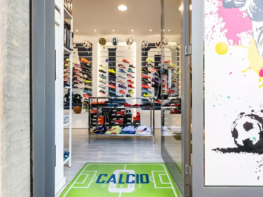 Immagine 2 di Attività commerciale in vendita  a Cascina