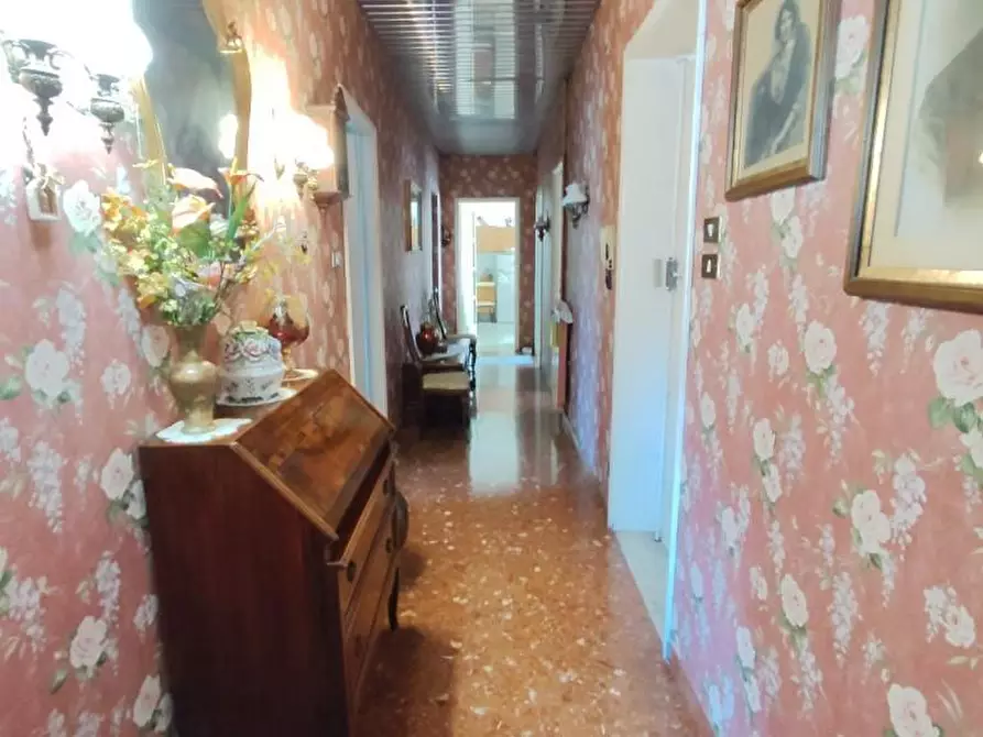 Immagine 8 di Appartamento in vendita  a Massa