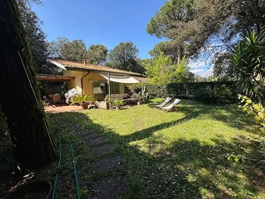 Immagine 3 di Appartamento in vendita  a Massa