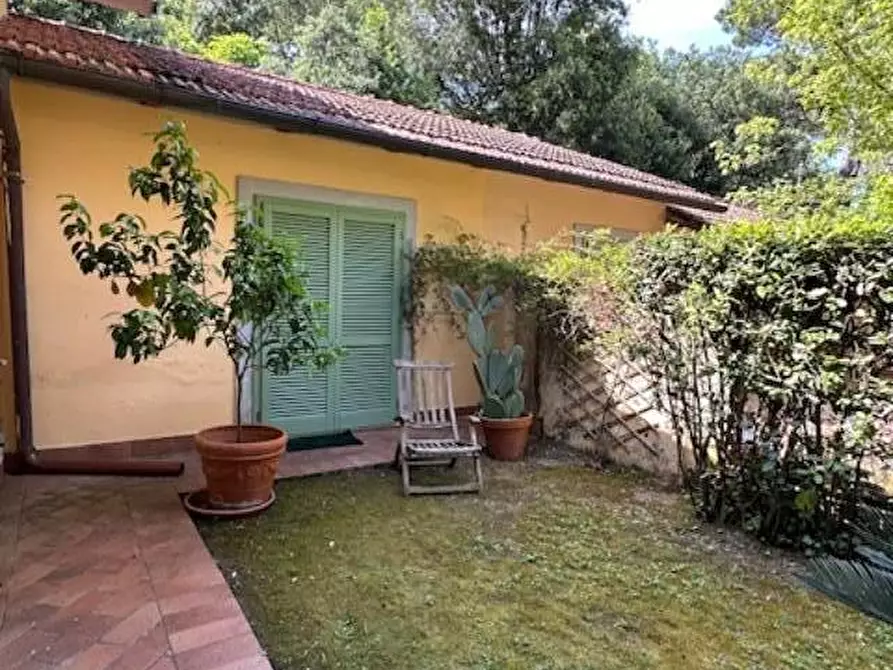 Immagine 22 di Appartamento in vendita  a Massa