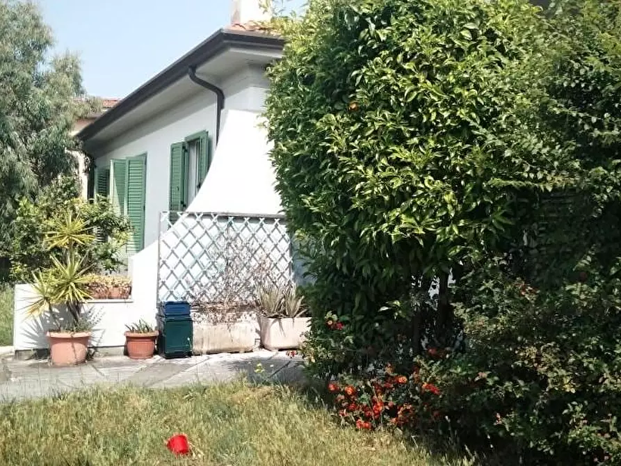 Immagine 6 di Casa indipendente in vendita  a Carrara