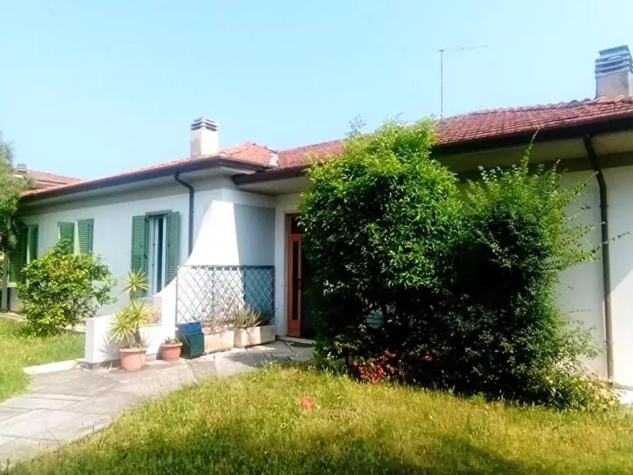 Immagine 3 di Casa indipendente in vendita  a Carrara