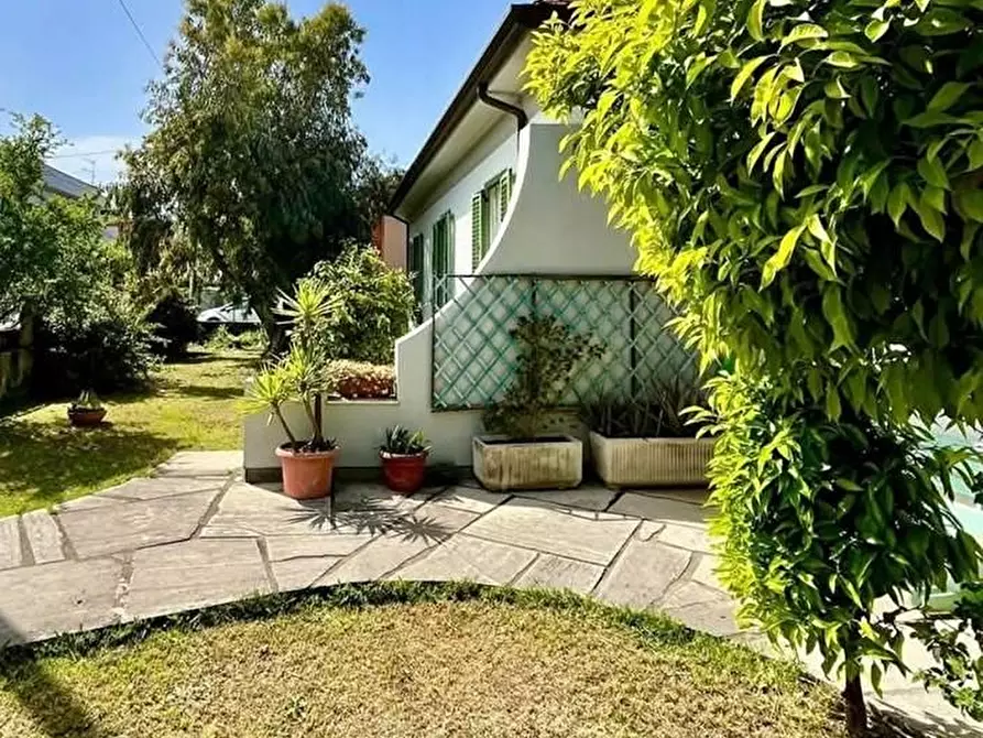 Immagine 7 di Casa indipendente in vendita  a Carrara