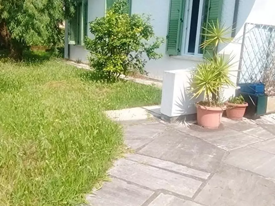 Immagine 5 di Casa indipendente in vendita  a Carrara