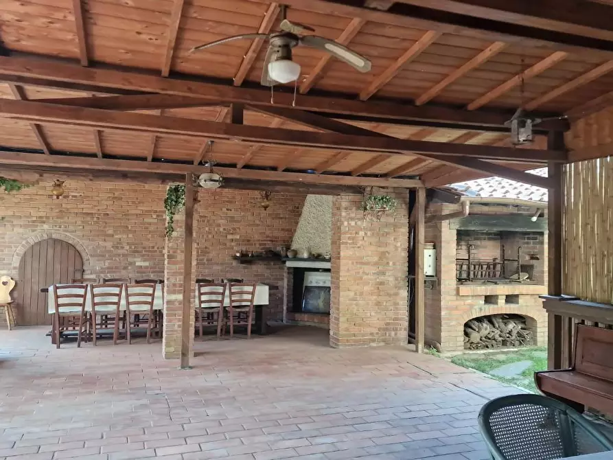 Immagine 3 di Casa bifamiliare in vendita  a Camaiore