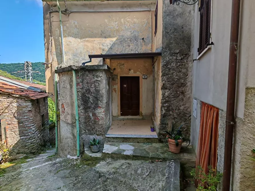 Immagine 3 di Porzione di casa in vendita  a Fivizzano