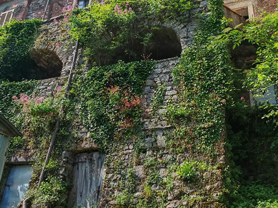Immagine 7 di Porzione di casa in vendita  a Fivizzano