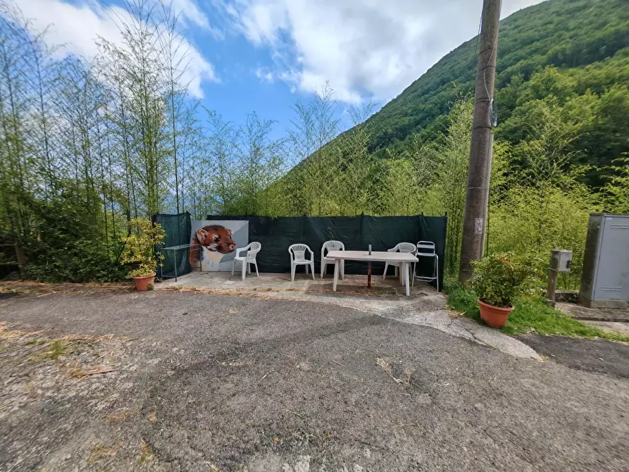 Immagine 9 di Porzione di casa in vendita  a Fivizzano