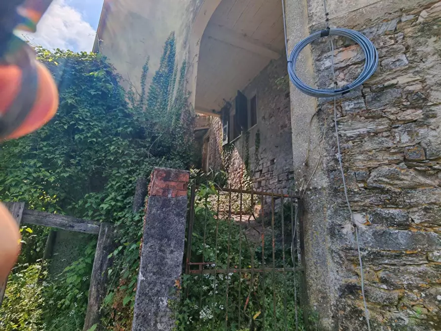 Immagine 4 di Porzione di casa in vendita  a Fivizzano
