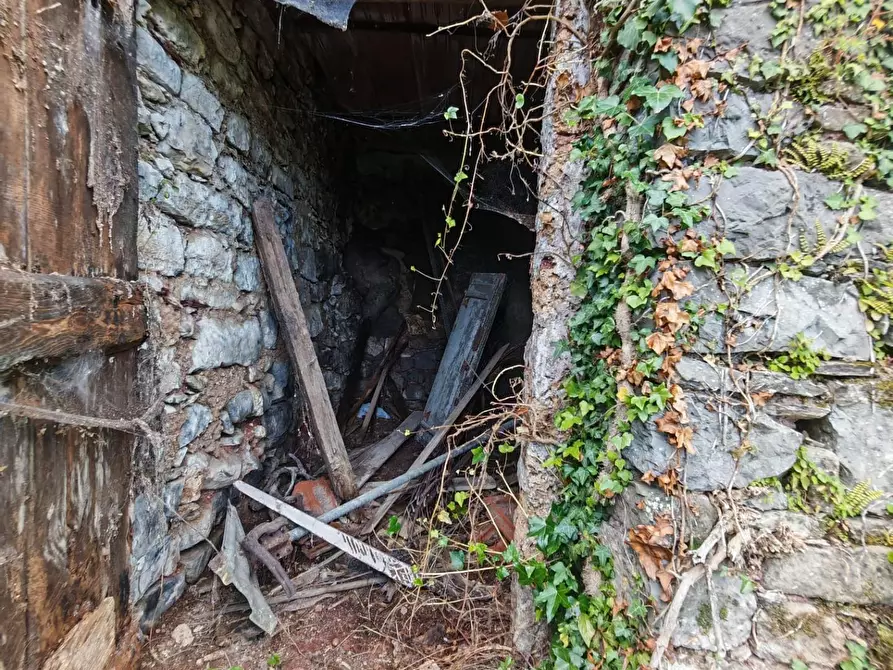 Immagine 12 di Porzione di casa in vendita  a Fivizzano