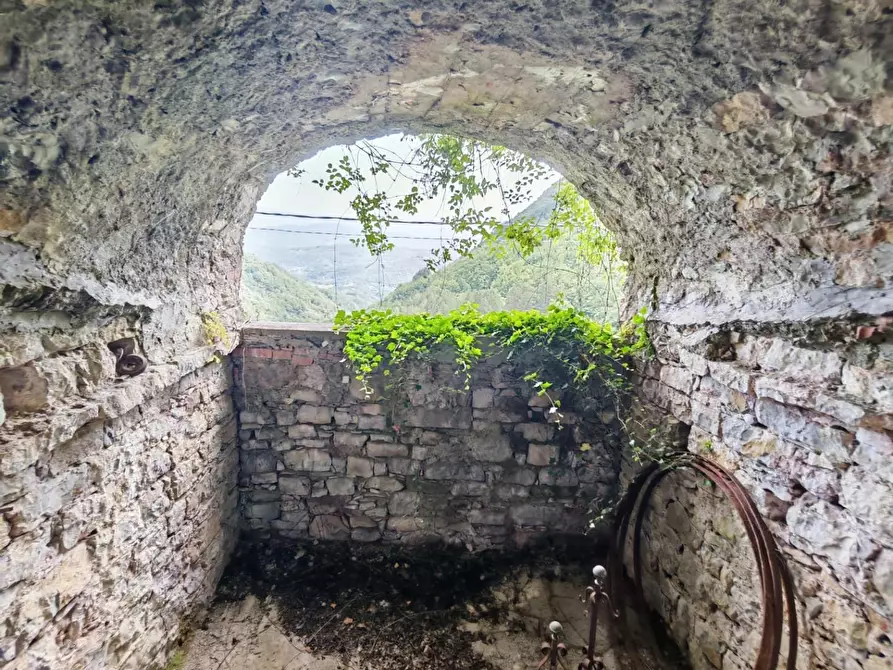 Immagine 14 di Porzione di casa in vendita  a Fivizzano